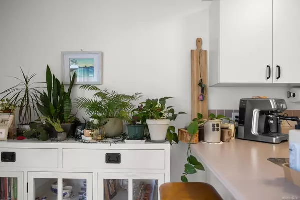 Saanich, BC V8Z 3G4,4580 West Saanich Rd #10