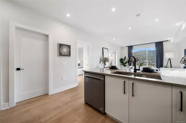 Langford, BC V9B 7B7,1371 Goldstream Ave #602