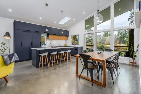 Royston, BC V9N 9T3,4137 Gartley Point Rd