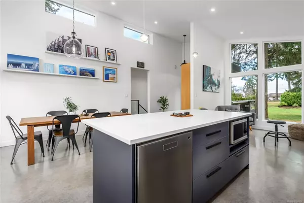 Royston, BC V9N 9T3,4137 Gartley Point Rd