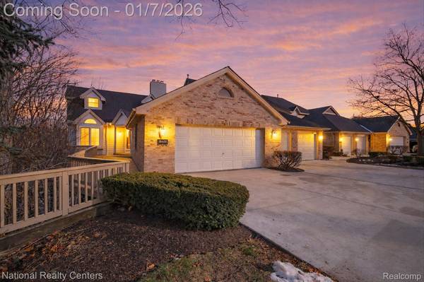 18600 Blue Heron Dr W, Northville, MI 48168