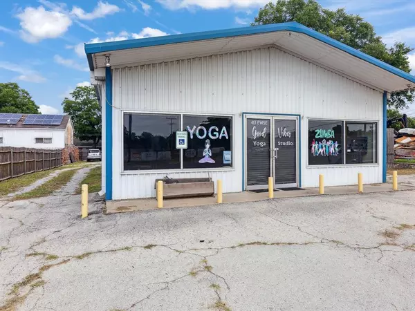 Bowie, TX 76230,413 E Wise Street