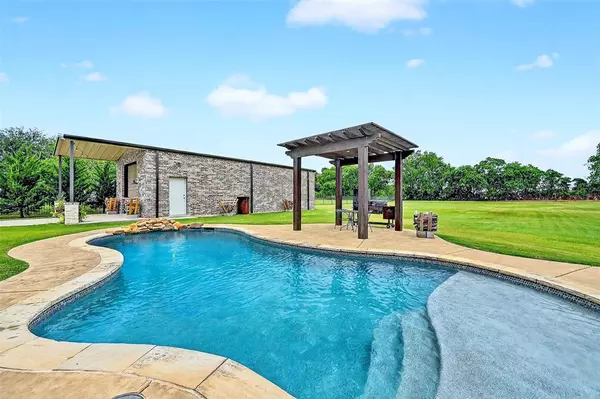 Gunter, TX 75058,686 Cypress Point Drive