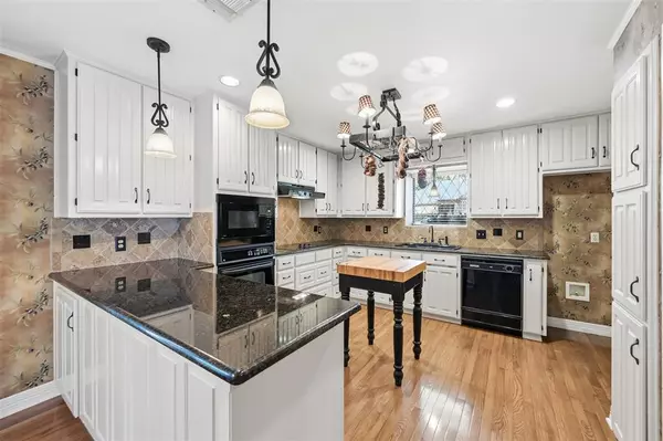 Arlington, TX 76016,4306 Essex Court