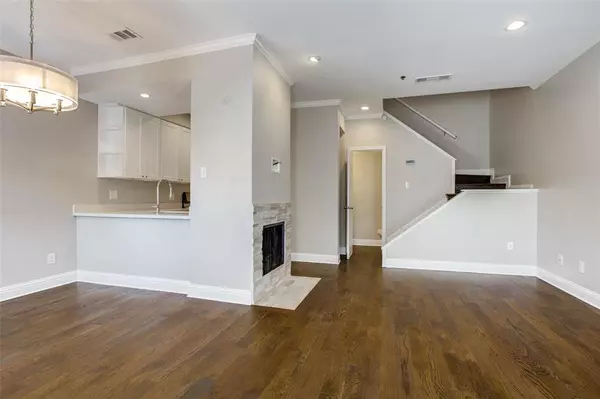 Dallas, TX 75204,4102 Buena Vista Street #7