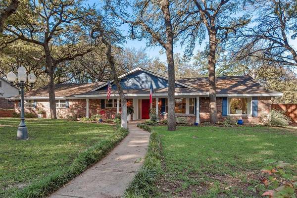 4006 Hollow Oak Drive, Euless, TX 76040