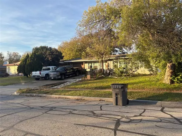 2605 Greenhurst Drive, Farmers Branch, TX 75234