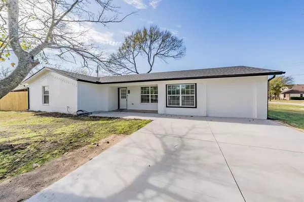 207 N Hickory Street, Venus, TX 76084