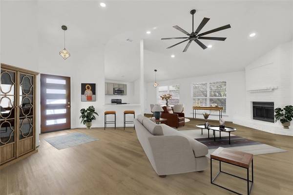 403 Kalmia Drive, Arlington, TX 76018