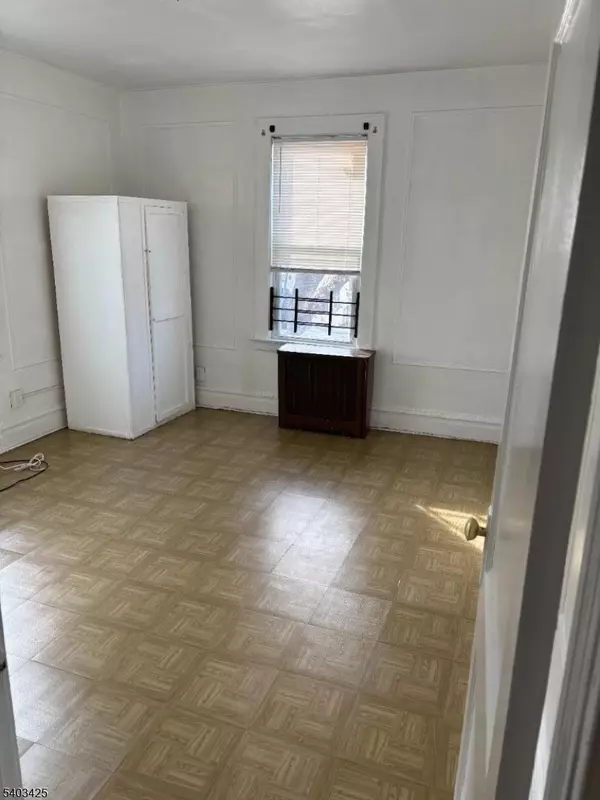 Newark City, NJ 07106,30 Underwood St