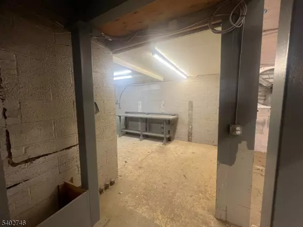 Montclair Twp., NJ 07042,328 Orange Rd