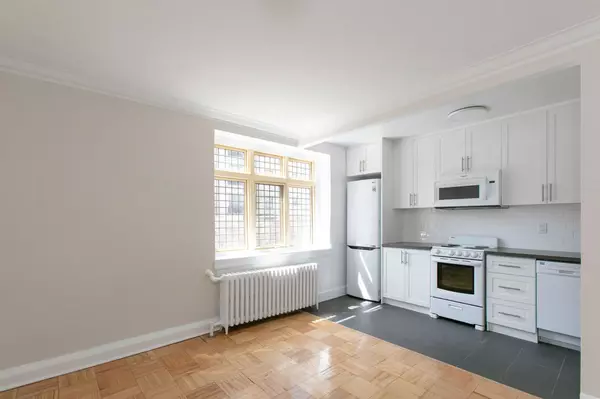 Toronto C02, ON M4V 2H4,396 Avenue RD #520