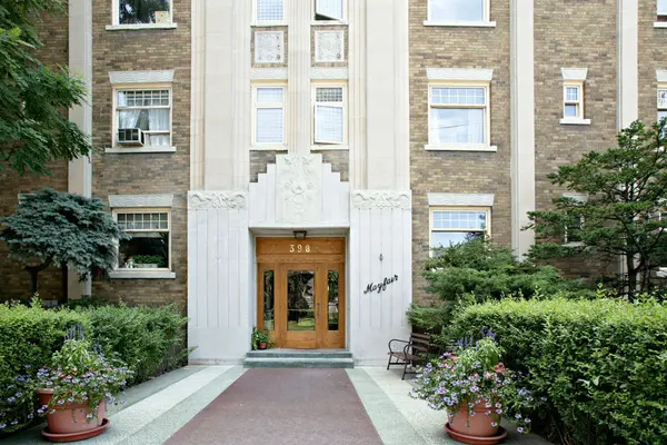 Toronto C02, ON M4V 2H4,396 Avenue RD #320