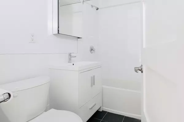 Toronto C03, ON M5P 3H6,1545 Bathurst ST #403