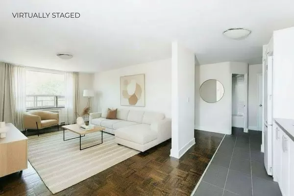 990 Avenue RD #302, Toronto C03, ON M5P 2K8