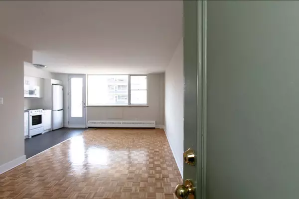 Toronto C02, ON M5R 2P6,276 St George ST #903