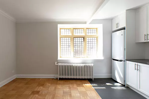 Toronto C02, ON M4V 2H4,398 Avenue RD #525