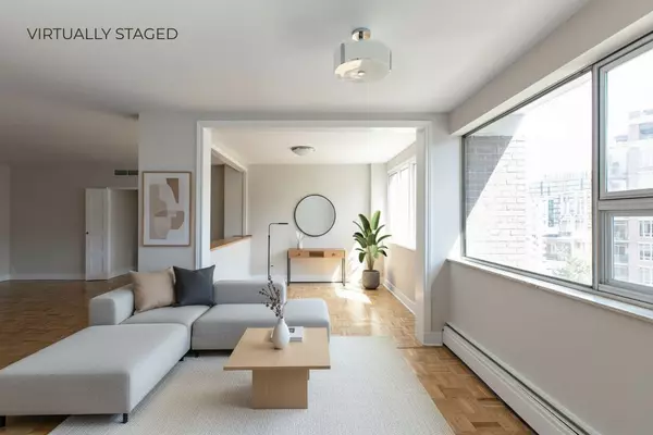 Toronto C02, ON M4V 2C4,9 Deer Park CRES #303