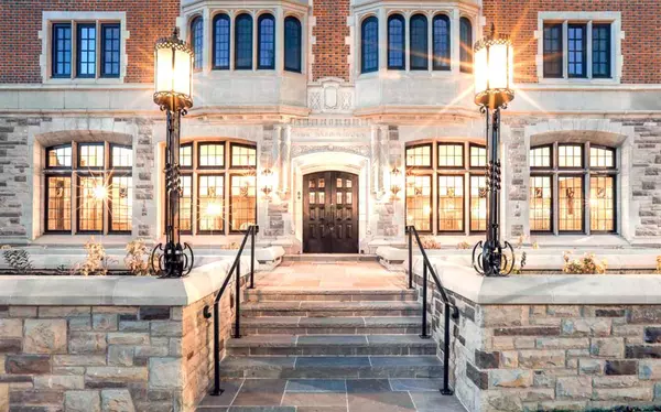 Toronto C02, ON M4V 1H9,2 Clarendon AVE #402