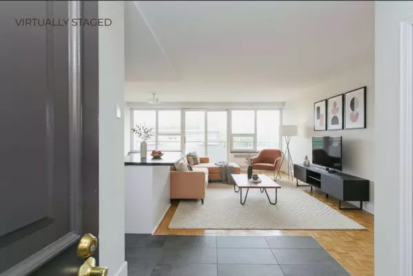 10 Shallmar BLVD #701, Toronto C04, ON M5N 1J4