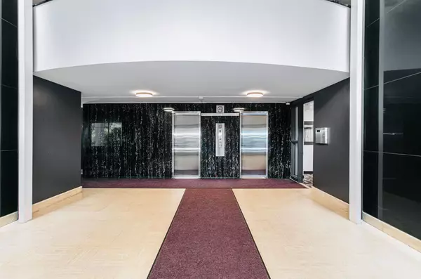 Toronto C04, ON M5N 1J4,10 Shallmar BLVD #701