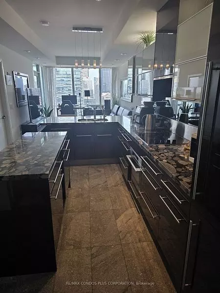 Toronto C01, ON M5V 3X4,80 JOHN ST #3910