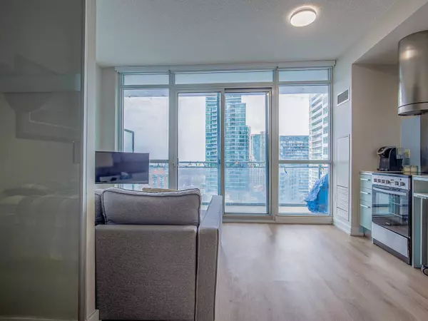 Toronto C01, ON M5V 2V6,38 Dan Leckie WAY #2102