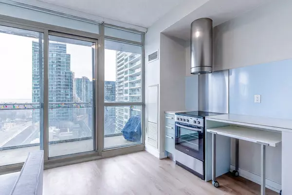 Toronto C01, ON M5V 2V6,38 Dan Leckie WAY #2102