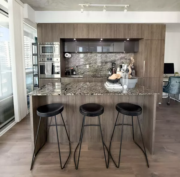 Toronto C01, ON M5V 2G3,88 Blue Jays WAY #3502