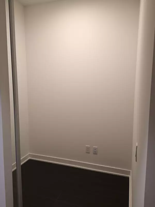 Toronto C01, ON M5V 0N1,17 Bathurst ST #4112