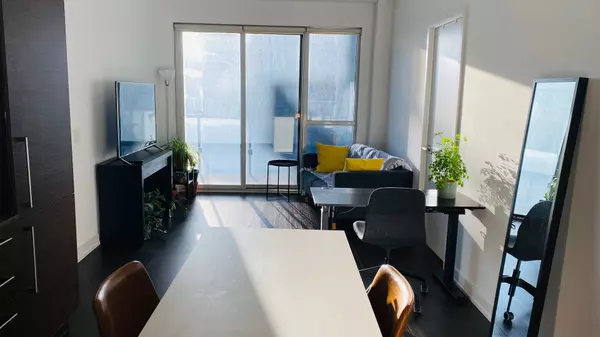 Toronto C01, ON M6K 3N3,1030 King ST W #428