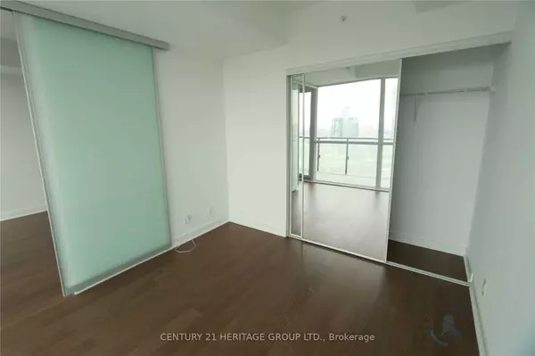 Toronto C01, ON M4Y 0B9,15 Grenville ST #4707