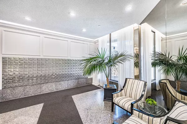 Toronto C13, ON M3A 3M5,75 Graydon Hall DR #2308