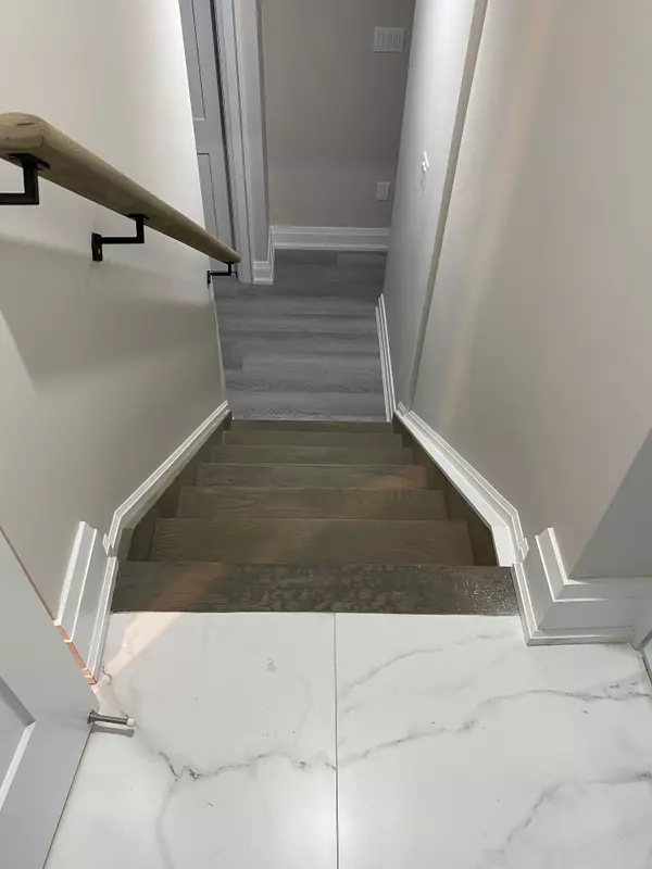 Toronto E06, ON L3R 1N3,519A Warden AVE