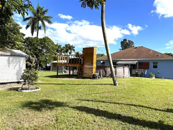 Stuart, FL 34997,3043 SE Banyan St