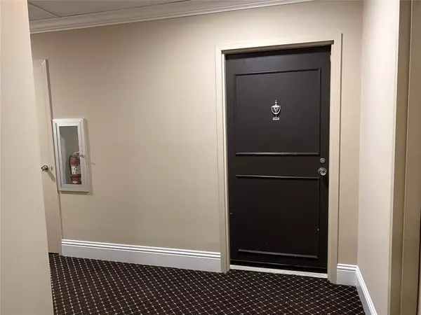 West Palm Beach, FL 33401,2400 Presidential Way #1104