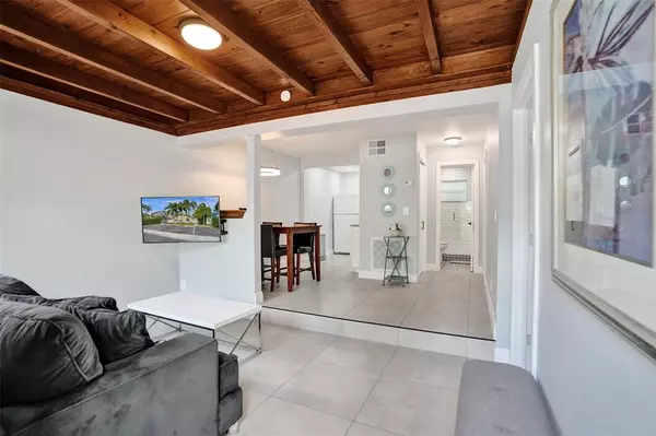 Fort Lauderdale, FL 33316,901 SE 14TH COURT #3