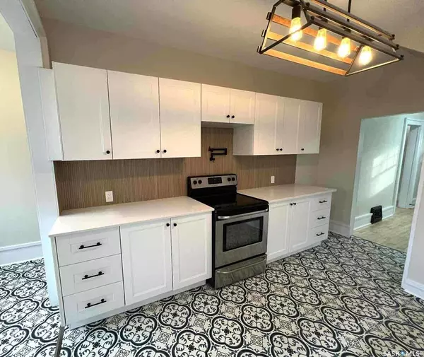 Moose Jaw, SK S6H 3Z5,1096 Algoma AVENUE