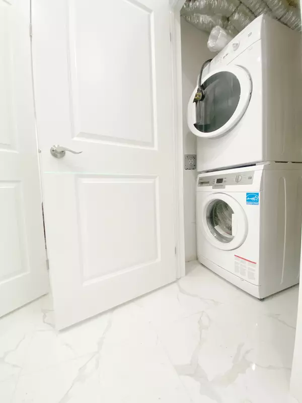 Toronto W02, ON M6H 1W7,81 Hallam ST #Room L201