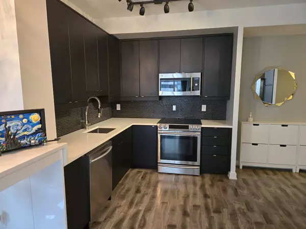 Mississauga, ON L5B 0E9,4070 Confederation Pkwy #2402