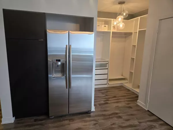 Mississauga, ON L5B 0E9,4070 Confederation Pkwy #2402