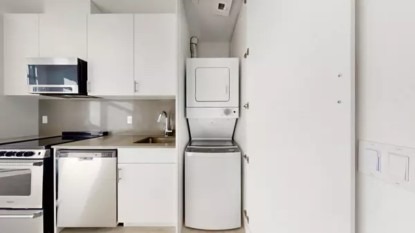 Oakville, ON L6H 7X8,412 Silver Maple RD #Ph107