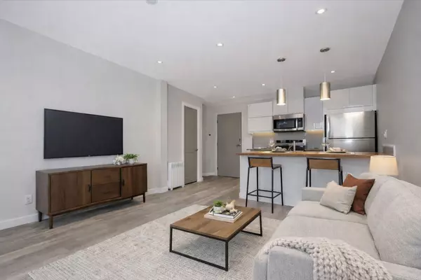 3411 Lake Shore BLVD W #3, Toronto W06, ON M8W 1N2