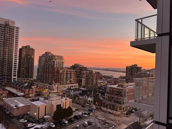 Burlington, ON L7R 0H2,2088 James ST