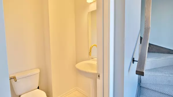 Toronto W06, ON M8V 2C7,225 Birmingham ST #159