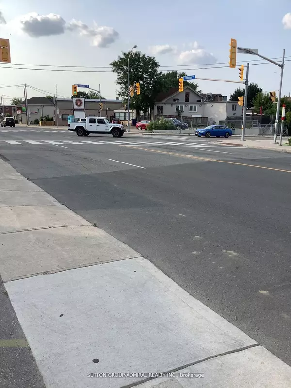 1634 Weston RD W, Toronto W04, ON M9N 1T9