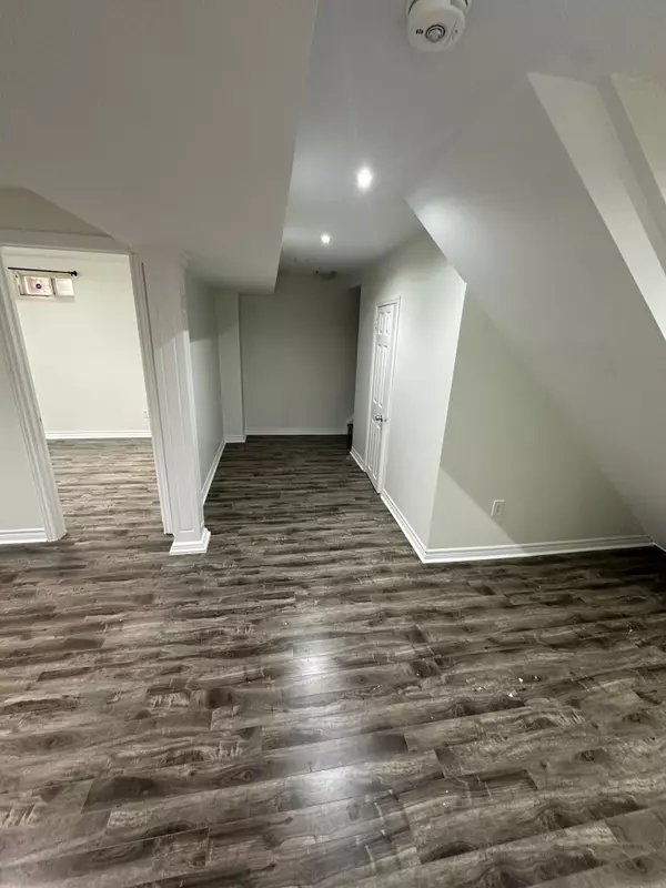 Brampton, ON L6X 5G2,16 Bassett CRES #Basement