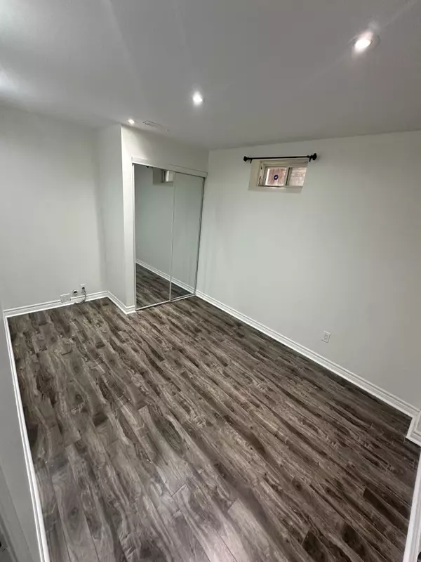 Brampton, ON L6X 5G2,16 Bassett CRES #Basement