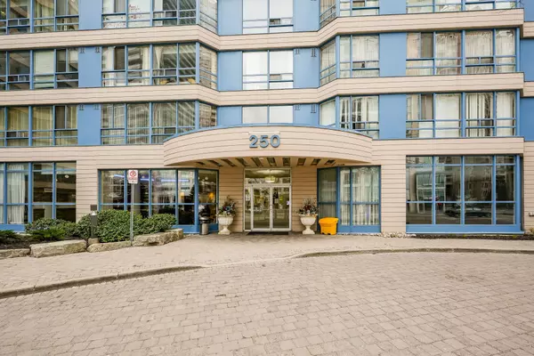 Mississauga, ON L5B 3Z4,250 Webb DR #318