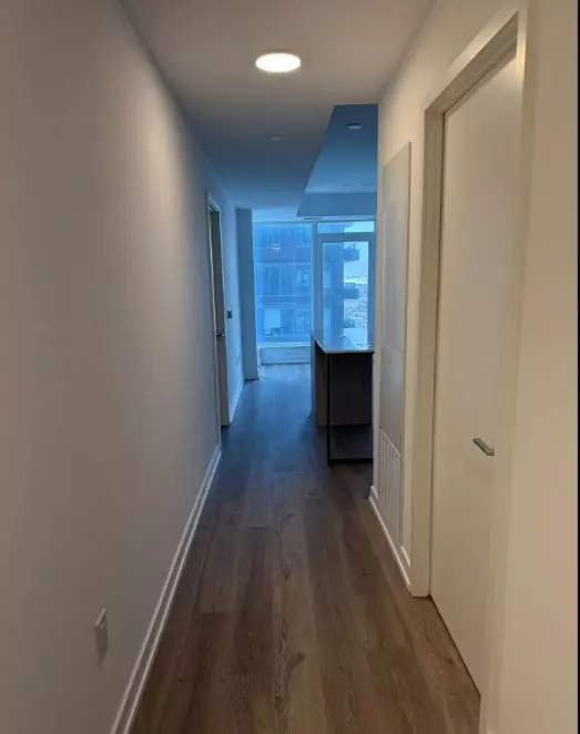 Mississauga, ON L5B 0P6,395 Square One DR #3811
